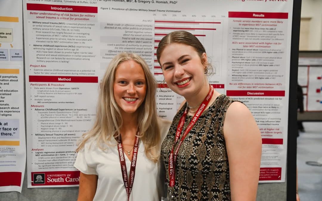 CHARM RAs Emma Owens and Morgan Begler Present their Research at Discover USC